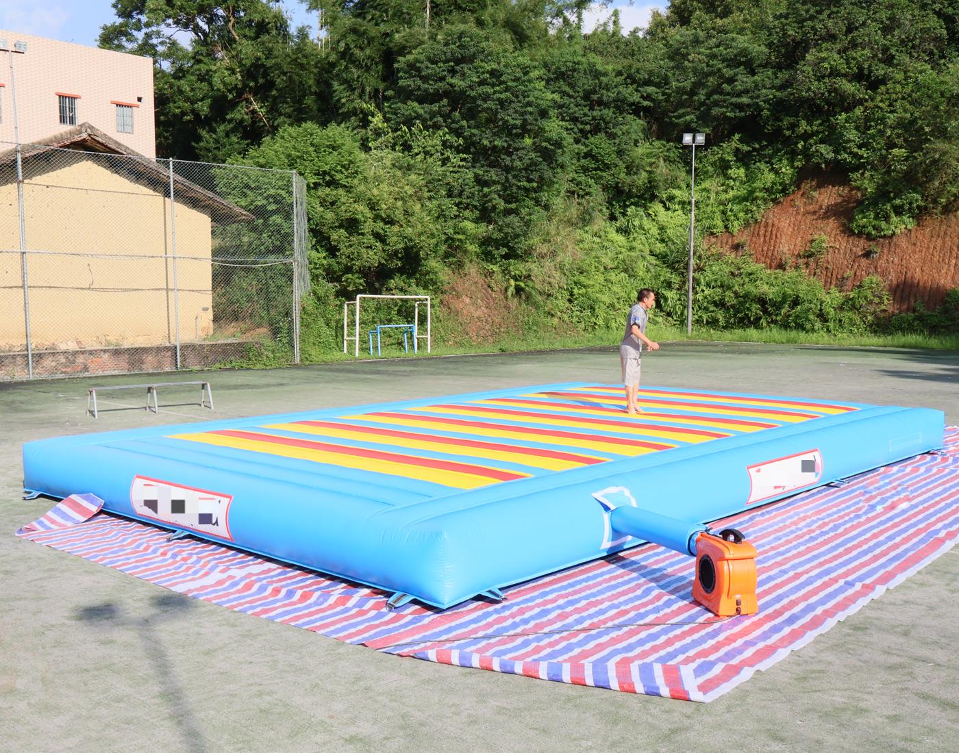 وسادة ترتد قابلة للنفخ للياقة  - مراجعة Kids Outdoor Jump House وسعره