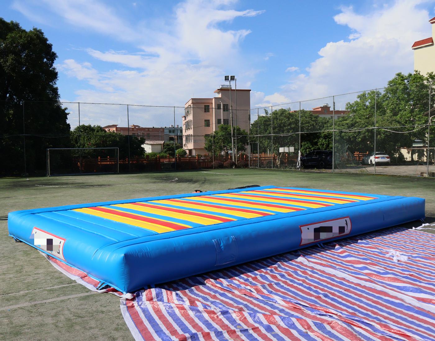 وسادة ترتد قابلة للنفخ للياقة  - مراجعة Kids Outdoor Jump House وسعره